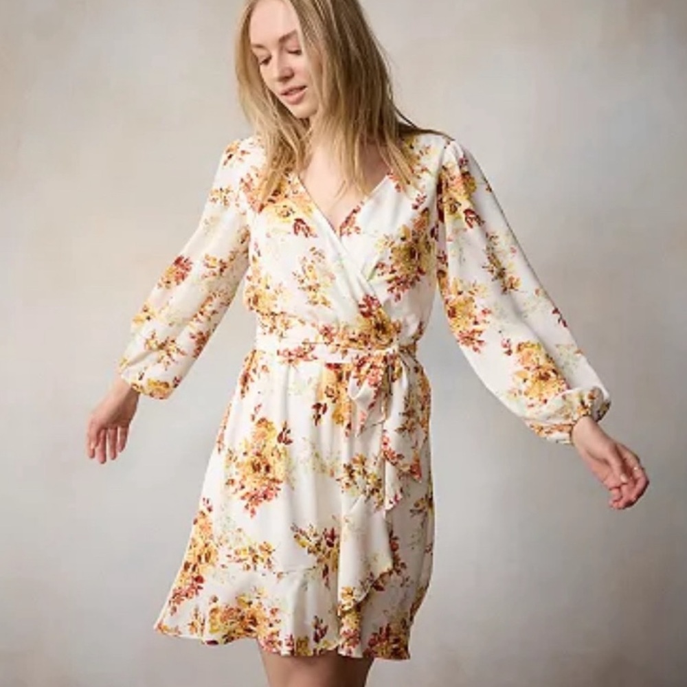 LC Lauren Conrad Balloon sleeve faux wrap cream floral plus XX Large Fall
